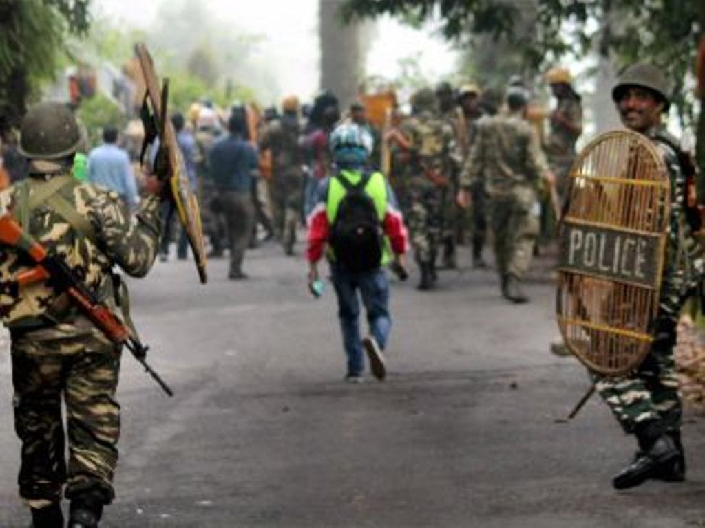 gorkhaland case one ASI lost his life when GJM supporters clash with police in darjeeling