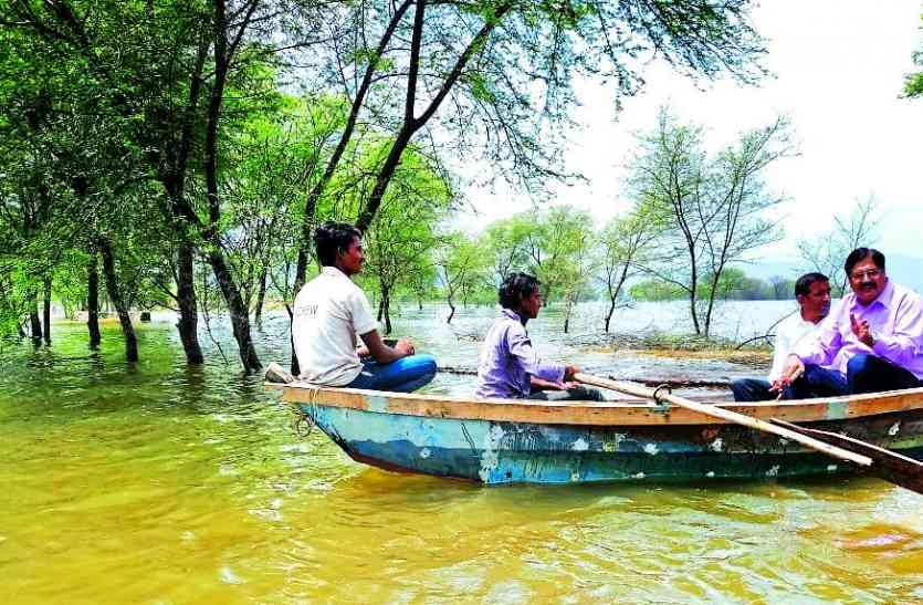 Lake overflow, two villages stranded in water