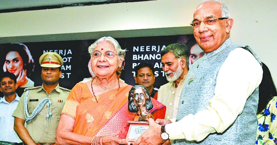 neerja bhanot award to lucknow doctor sarojini aggarwal