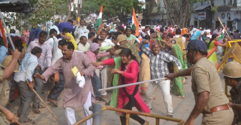 शिक्षामित्र बोले, मंत्री की शह पर कराया गया लाठीचार्ज