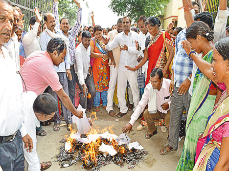 burn bjp meniphesto and block the road