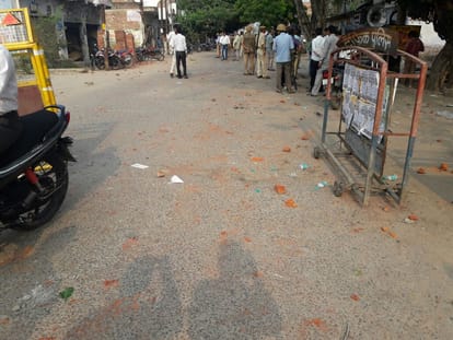 lathicharge in etah on shikshamitra