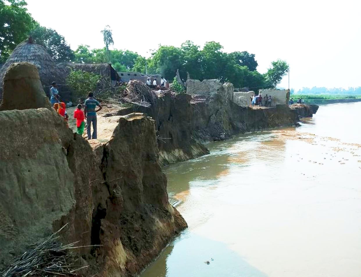 Water level rises  in Ganga and Ram Ganga