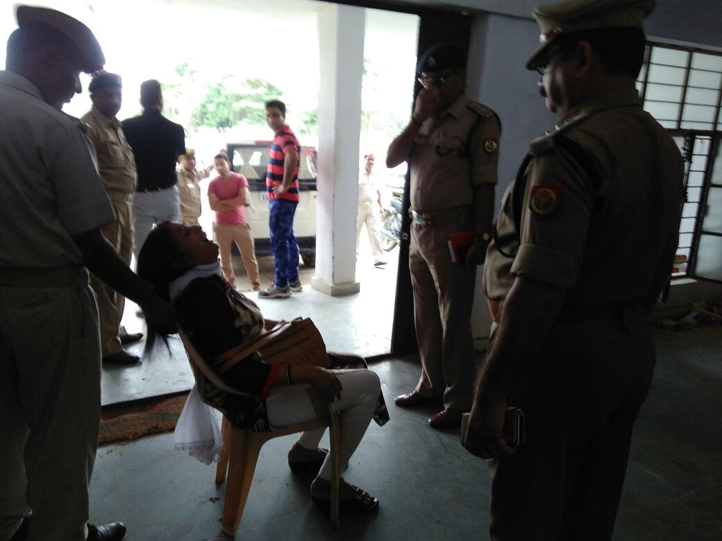 mainpuri police sub inspector suicide in his quarter 