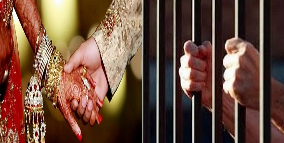 Girlfriend said in the police station, you will get married or go to jail, lovers talk... 