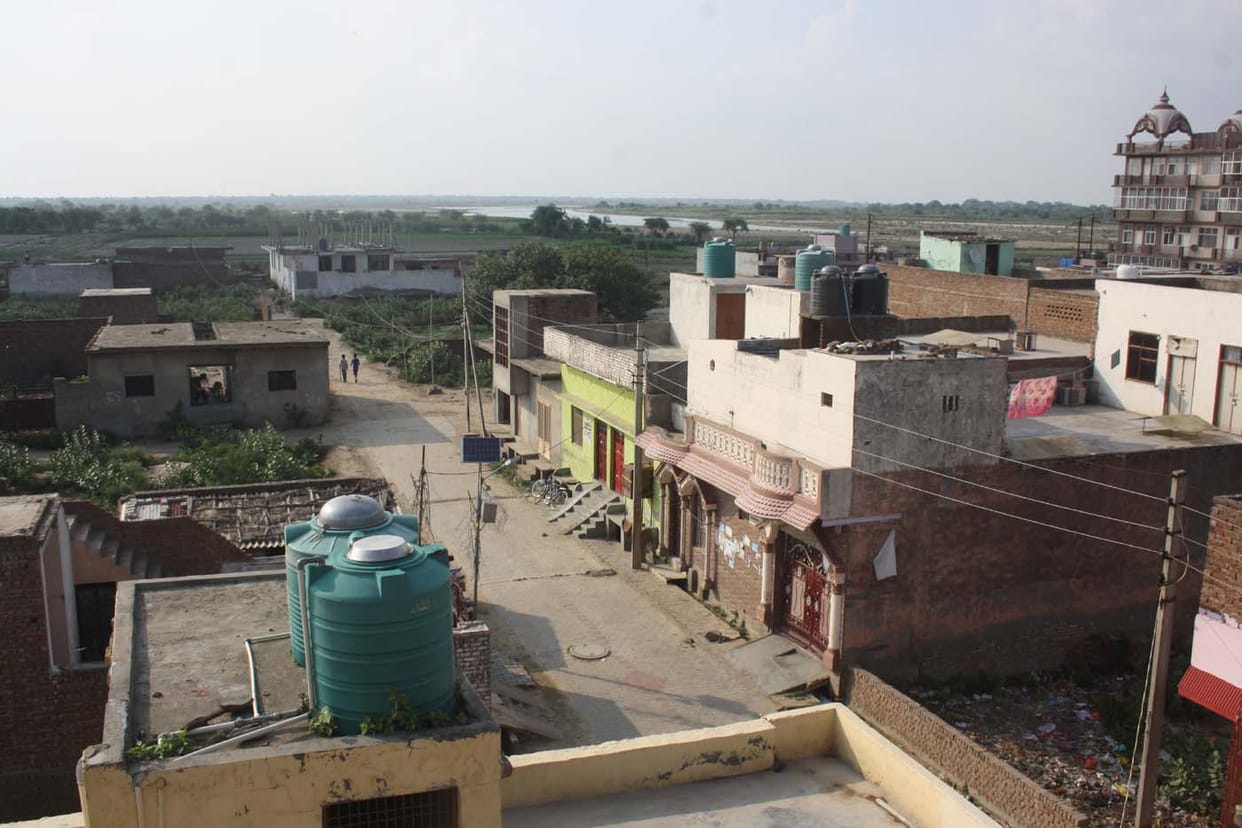खादर बसता चला गया और सोते रहे अधिकारी