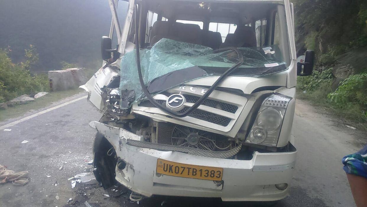 truck hit tempo, exclusive photos