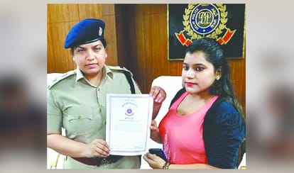  brave young girl beats three thieves for stealing her mobile