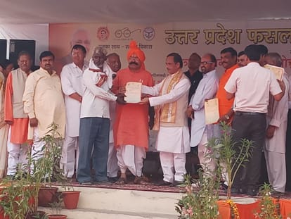 big fault in security of deputy cm dinesh sharma in agra