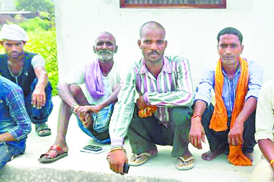 A man beats his wife for dowary in Bahraich.