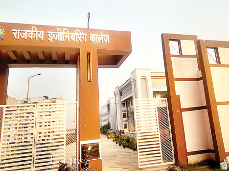 25 engineering students Expelled for 10 days