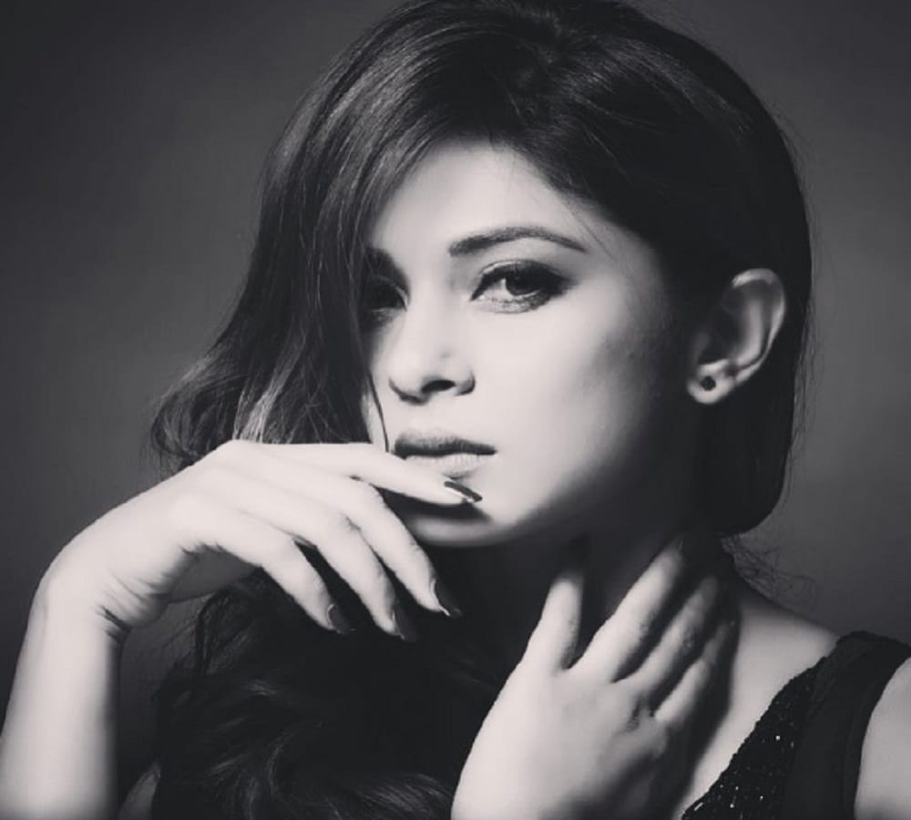 Jennifer Winget black and white photo shoot will make you crazy 