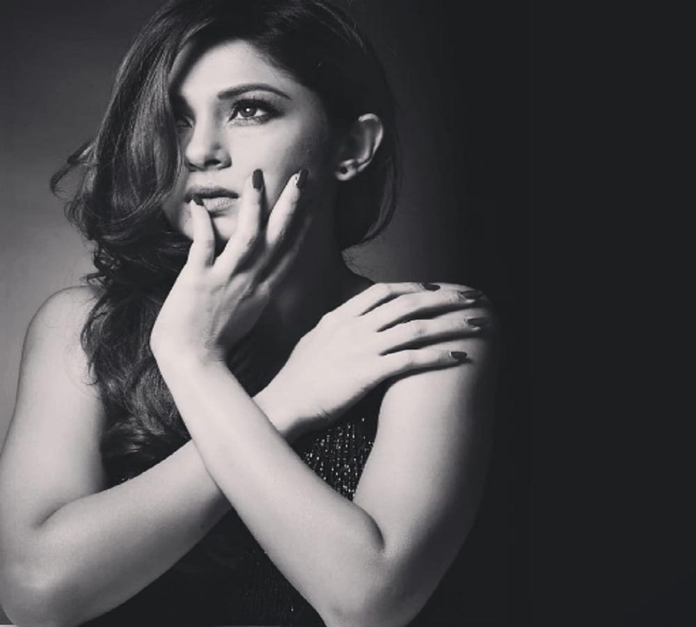 Jennifer Winget black and white photo shoot will make you crazy 