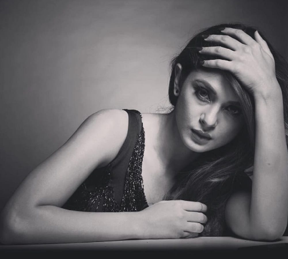Jennifer Winget black and white photo shoot will make you crazy 