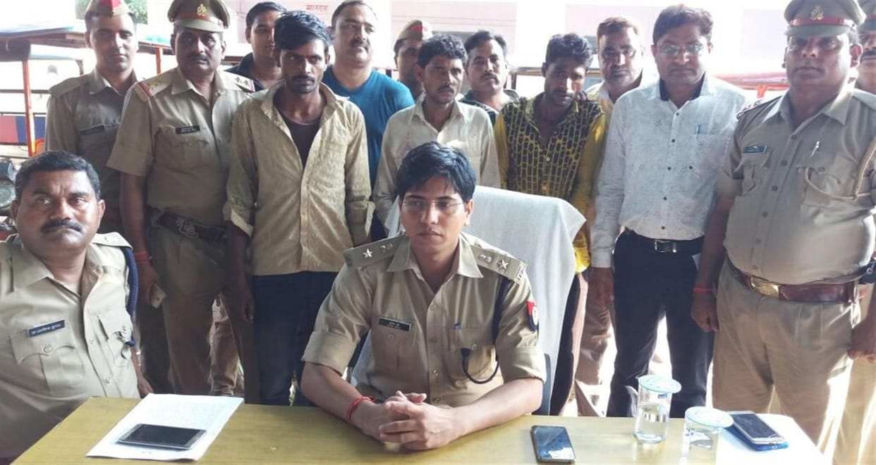  E-rickshaw gang robbed three accused
