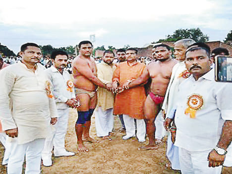 Agra and Tundla wrestlers left wrestling flag