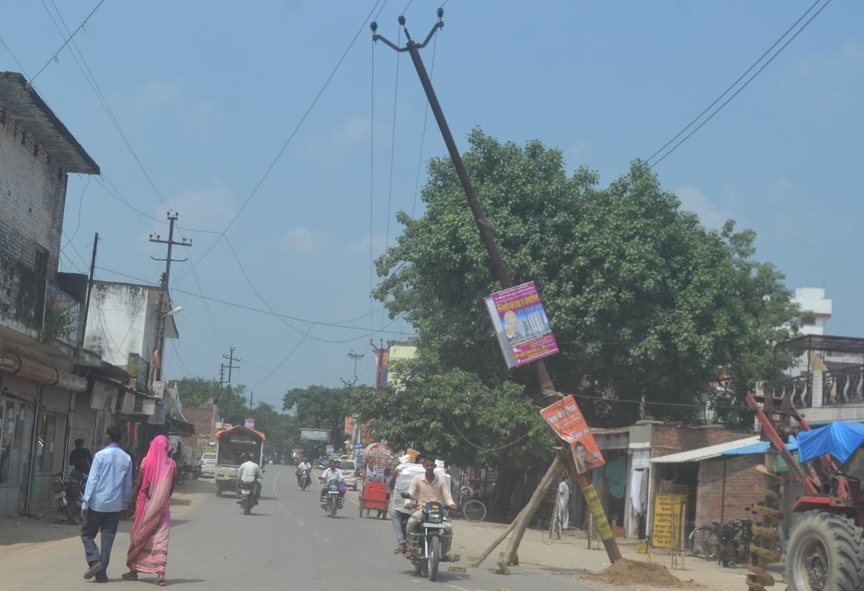 Banyan tree fell, line broken and electricity cut