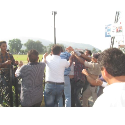 Himachal chamba Fight between congress workers in presence of sushil shinde