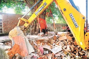 administarion remove encroachment