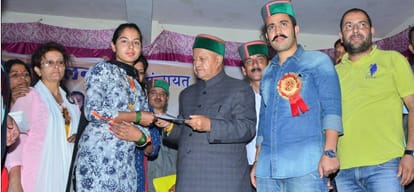 cm virbhadra singh raises question over working of himachal congress 