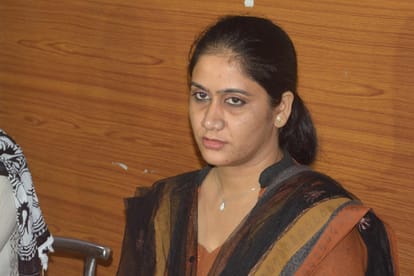 A womam sends divorce to her husband in Lucknow.