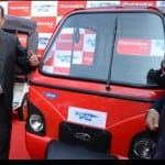 e-Alfa Mini की लॉन्चिंग के दौरान महिंद्रा एंड महिंद्रा लिमिटेड के एमडी डॉ. पवन गोयनका।