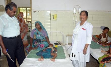 बुखार से एक बच्ची की मौत, चार और भर्ती