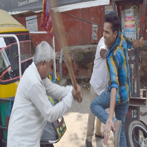 First student ... public, then the police beat manchalo, see photos
