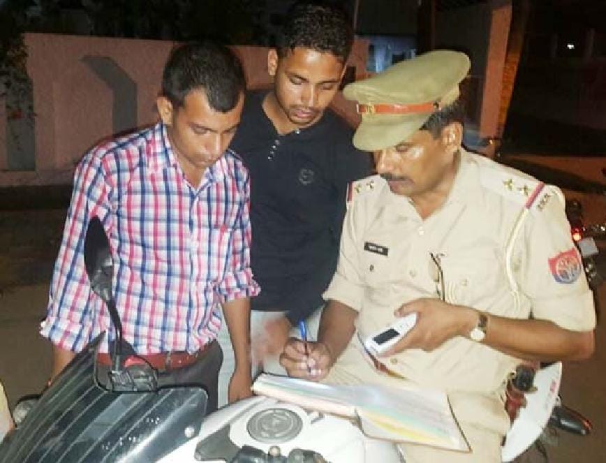 Bike rider from ITI student loota laptop, mobile