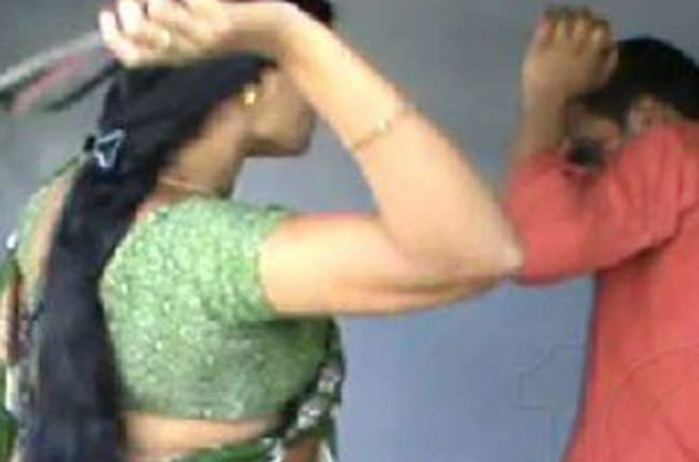 Wife beat her husband with lover in varanasi