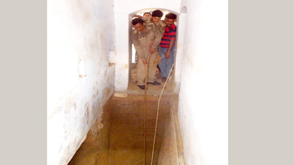young man pressed into pit In greed of Treasure 