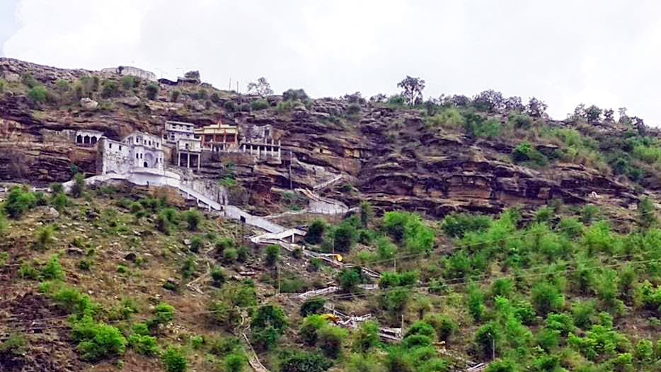 Feel Mussoorie in winding paths