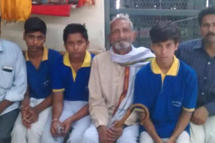 missing students found were going to mumbai for enjoyment.