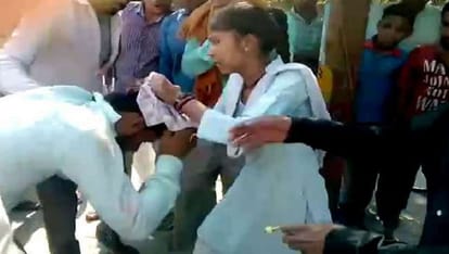 student Beating lover on giving love letter in Moradabad