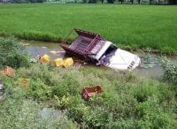 अनियंत्रित पिकअप पलटा,चालक गंभीर