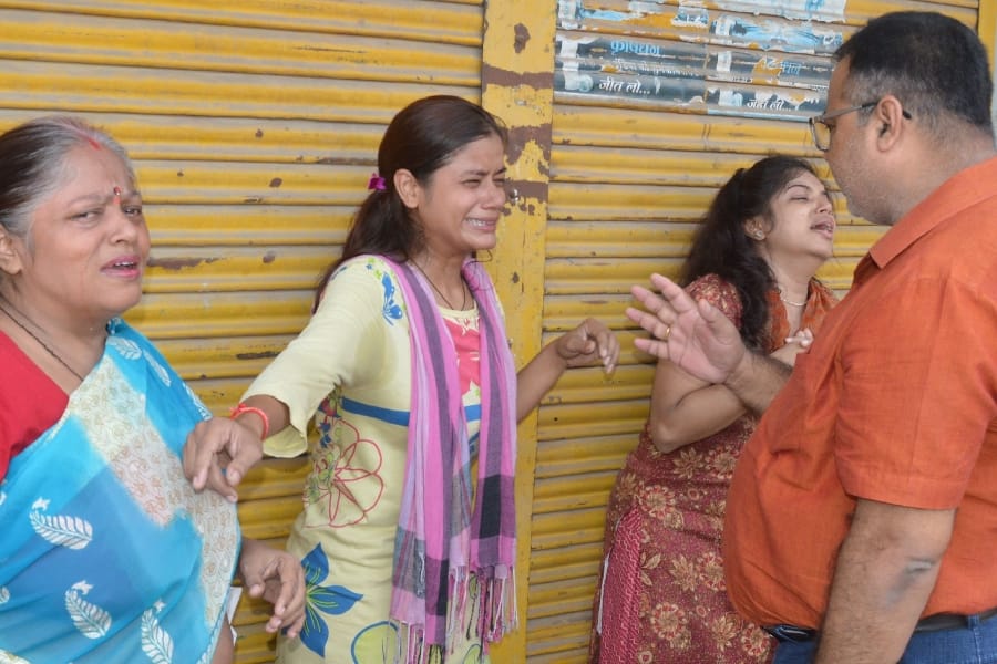 Police brutally beats a divyang in faizabad.