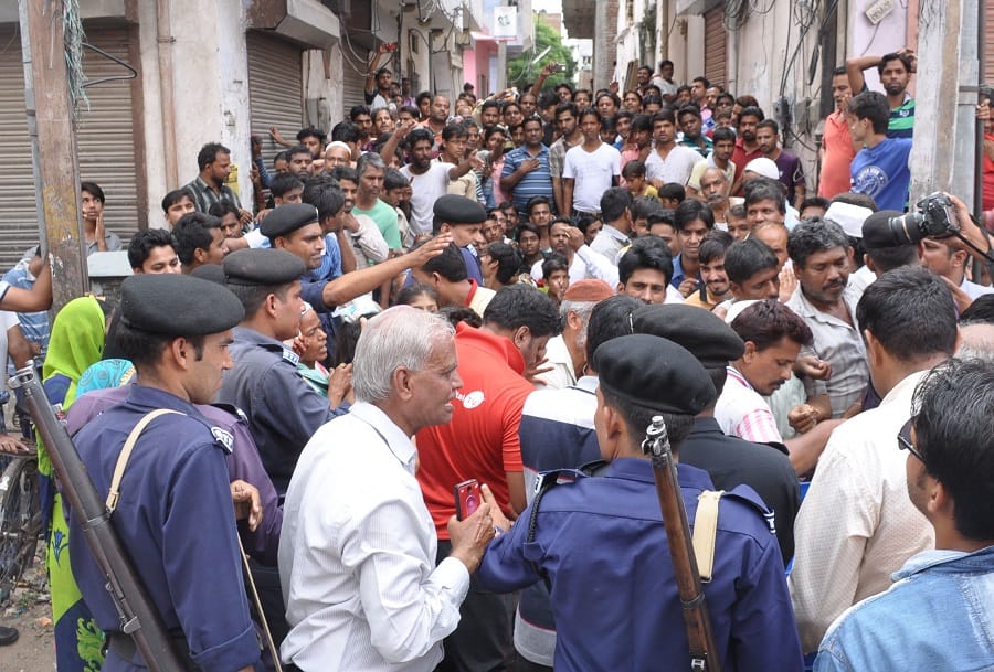 jaipur police showed humanity by supplying dairy products to curfew affecteds 
