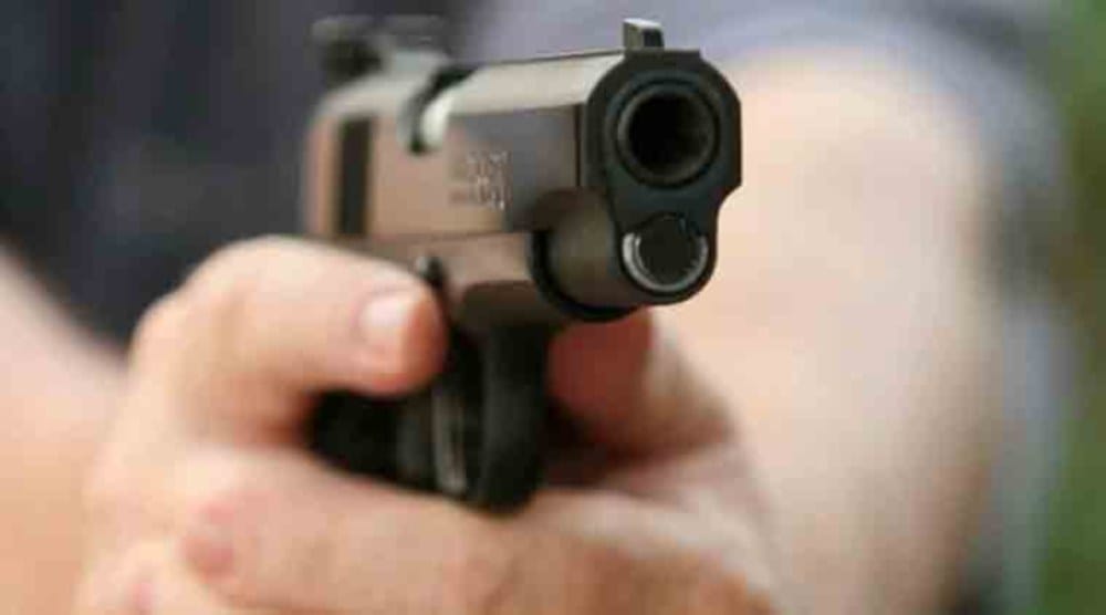 Three miscreants entered shop wearing masks and looted
