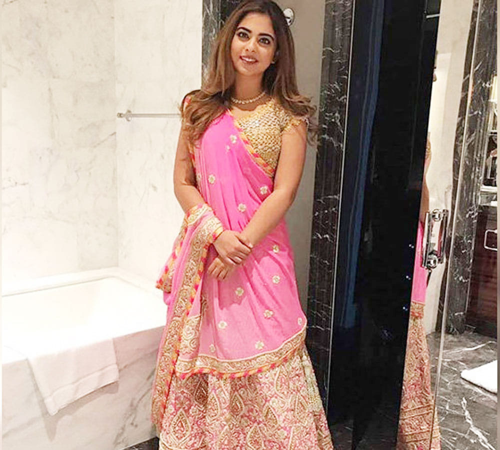 mukesh ambani daughter isha ambani make her bolllywood debut with akshay kumar