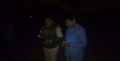 Policemen fleeing the battle in the encounter, firing of the accused