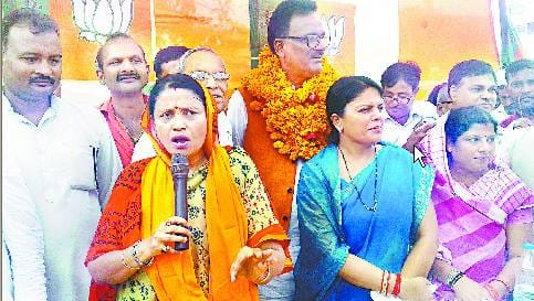 भाजपा कार्यकर्ताओं ने किया मंत्री कृष्णा राज का स्वागत