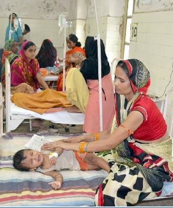 जिला अस्पताल में तीन बच्चों की मौत, आठ भर्ती