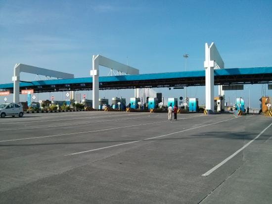 a car driver stabs to toll operator after he refuses to pay toll at Bandra Worli Sea Link