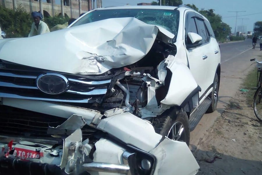 SUV hits BJP leader's car five injured.