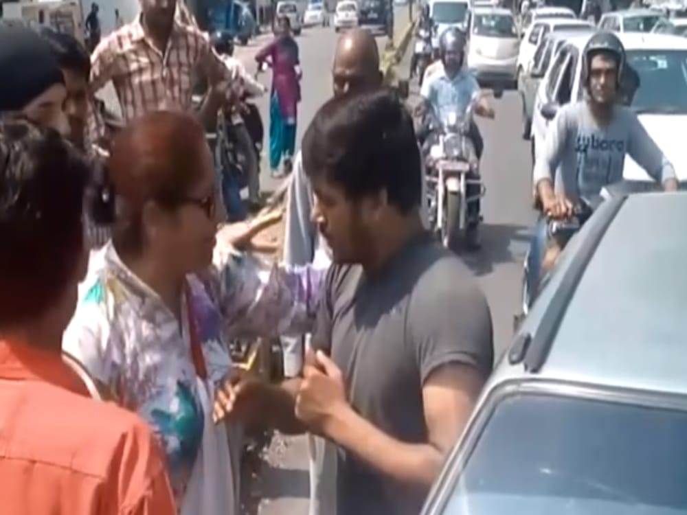 congress women leader beaten a boy on road in Dehradun