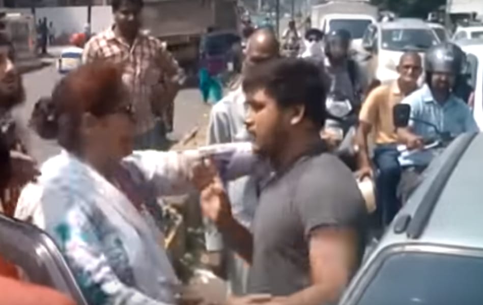 congress women leader beaten a boy on road in Dehradun