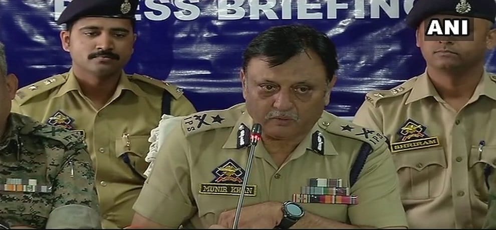 in srinagar Army police CRPF in a joint pressers appealed militants to surrender