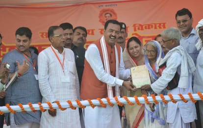 deputy chief minister again says that akhilesh yadav is in depression