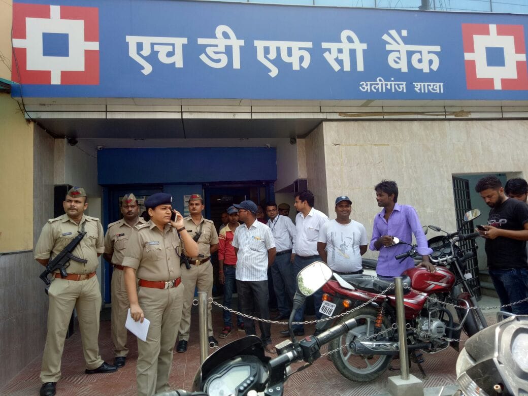 investigation on loot with a distributor in Lucknow.