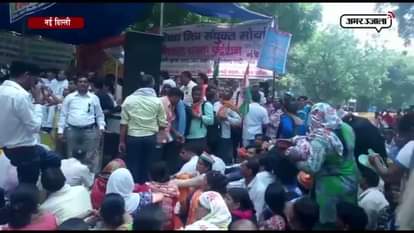 UP SHIKSHA MITRA PROTEST AT JANTAR MANTAR IN DELHI
